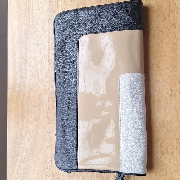 🎁Nine West Black, White, and Tan Clutch - Picture 5 of 8